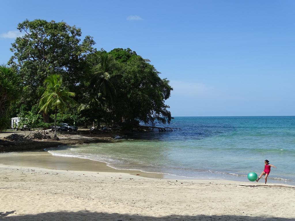 Cabinas Caribe Luna Cahuita Exterior foto